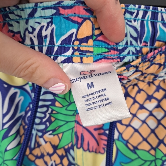 Vineyard Vines Colorful Tropical Pineapple Print Summer Shorts Trunks Size M - Picture 5 of 8